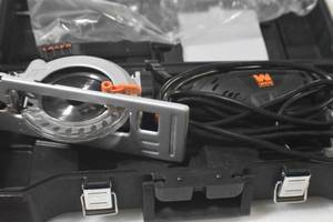 lot 89 image: WEN 3625 5-Amp 4-12-Inch Beveling Compact Circular Saw with Laser and Carrying Case