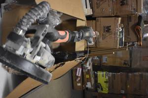 lot 91 image: WEN DW5084 5-Amp 2-in-1 Variable Speed Dual-Head Drywall Sander with 15-Foot Dust Hose