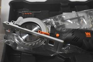lot 95 image: WEN 3625 5-Amp 4-12-Inch Beveling Compact Circular Saw with Laser and Carrying Case