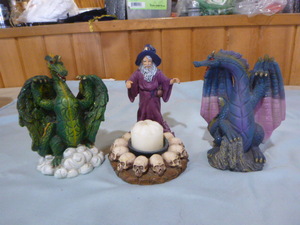 lot 61 image: Wizard Candle Holder and 2 Dragons