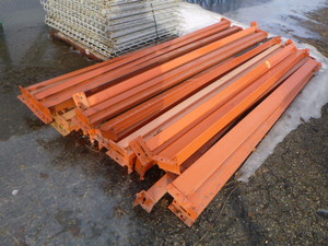 lot 8 image: 26 Pallet Racking 8 Beams