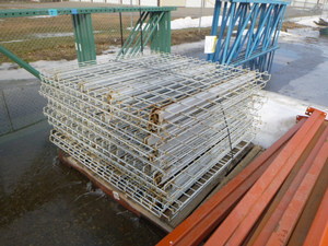 lot 9 image: 20 Pallet racking 43 X 43.5 Wire Decks