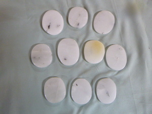 lot 28 image: 10 Milky Quartz Palm Stones
