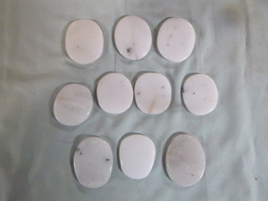 lot 29 image: 10 Milky Quartz Palm Stones