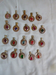 lot 53 image: 20 Coin-Like Gem Stone Pendants