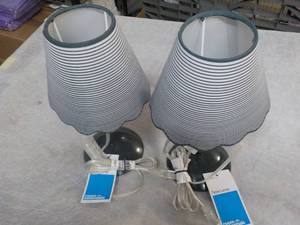 lot 39 image: 2 Room Essentials Table Lamps 12 H...