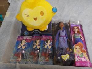 lot 48 image: Toys...