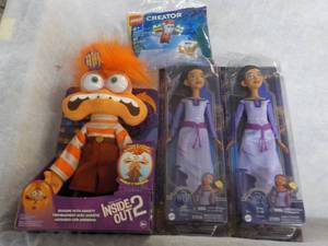 lot 55 image: Toys...