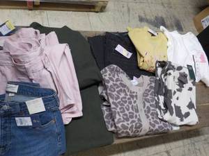 lot 83 image: New Overstock Womens Clothing size...