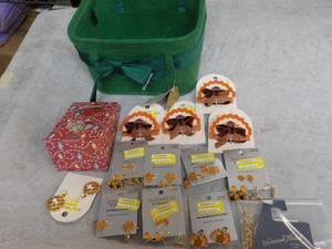 lot 107 image: Green Tote, Hair Clips and Jewelry...