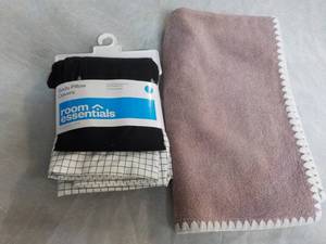 lot 109 image: Body Pillow Covers and Towel...