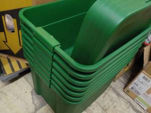 lot 127 image: 7 Bright room, latching 20 Gallon P...