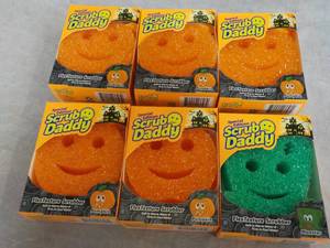 lot 141 image: 6 Scrub Daddy and Mommy Scrubbers...