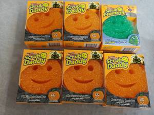 lot 142 image: 6 Scrub Daddy and Mommy Scrubbers...