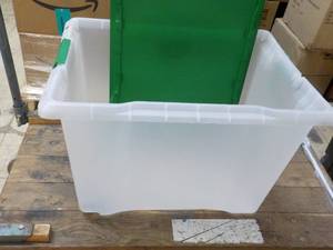 lot 199 image: 32 Gallon Tote and Cover with Wheel...