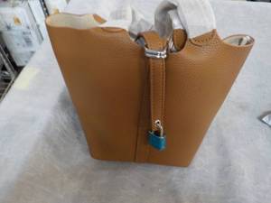 lot 282 image: Leather Purse 7 x 9...
