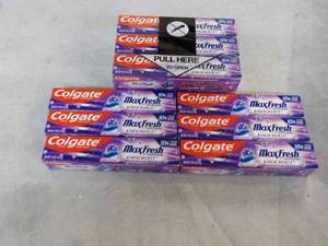 lot 359 image: 12 Tubes Colgate 1.9 oz Mint Fusion...