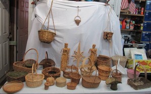 Lot of various Vintage Wicker Baskets & 2 Mexican Folk Art Aztec Fisherman woven Figurines