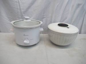 Lot of 2 Small Kitchen Appliances Toastmaster Crockpot, OXO Good Grips Salad Spinner