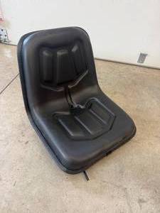 lot 13 image: New Lawn Tractor Seat