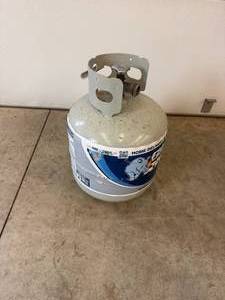 lot 16 image: 20 LB Propane Tank