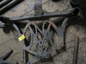 lot 26 image: VINTAGEANTIQUE FIXTURES AND BRACKETS