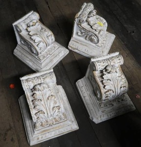 lot 14 image: 4 ANTIQUE DECORATIVE PLASTER CORBELS