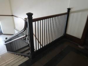 lot 13 image: ANTIQUE HANDRAIL  BANISTER