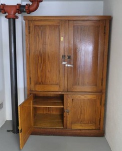 lot 37 image: GORGEOUS 4 DOOR WOODEN CABINET