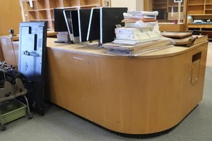lot 50 image: L SHAPED LIBRARIAN DESK