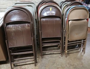 lot 72 image: 35 METAL FOLDING CHAIRS