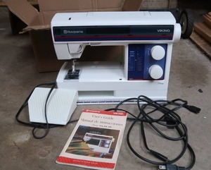 lot 76 image: HUSQVARNA VIKING DAISY 325 SEWING MACHINE