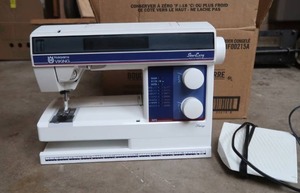 lot 77 image: HUSQVARNA VIKING DAISY 325 SEWING MACHINE