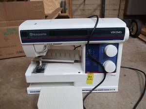 lot 80 image: HUSQVARNA VIKING DAISY 325 SEWING MACHINE