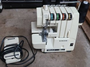 lot 82 image: SINGER ULTRALOCK 14U34 SERGER SEWING MACHINE