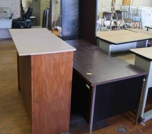 lot 95 image: 3 DESKS