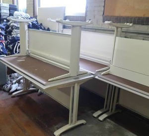 lot 101 image: 6 DESKS