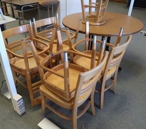 lot 48 image: 8 WOODEN CHAIRS, 1 WOODEN STOOL, 4 ROUND TABLE