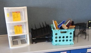 lot 160 image: RANDOM SCHOOL SUPPLIES