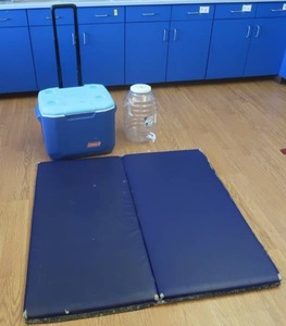 lot 165 image: BLUE FOAM MAT, 5 GAL. WATER JUG, COLEMAN COOLER WITH WHEELS