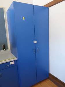 lot 190 image: 2 BIG BLUE CABINETS