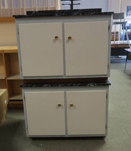 lot 194 image: 2 CABINETS WITH 2 DOORS