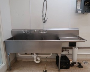 lot 210 image: COMMERCIAL 3 TUB 2 NOZZLE STAINLESS STEEL SINK