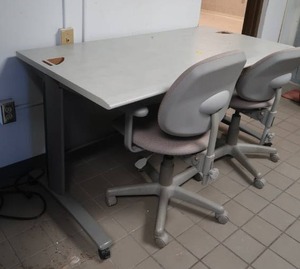 lot 240 image: 1 DESK WITH 2 COMPUTER CHAIRS