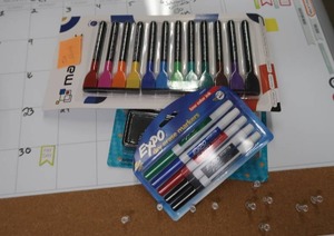 lot 259 image: WHITE BOARD WITH DRY ERASE MARKERS