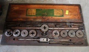lot 263 image: VINTAGE GREENFIELD SCREW PLATE, TAP AND DYE SET