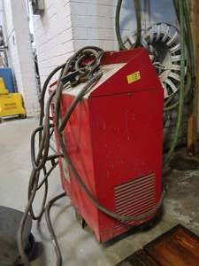 lot 262 image: 20TH CENTURY HEAVY DUTY 295 AMP WELDER