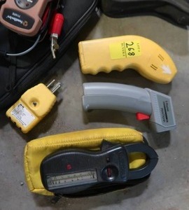 lot 268 image: SOUTHWIRE DIGITAL DISPLAY MULTIMETER 10 AMP