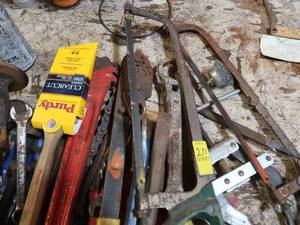 lot 271 image: RANDOM ASSORTMENT OF TOOLS