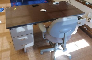 lot 318 image: METAL HEAVY DUTY DESK
